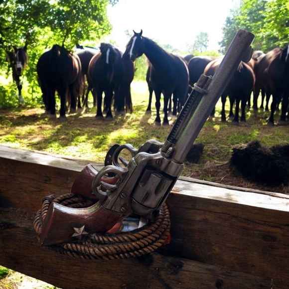 Rustic COWBOY Six Shooter Pistol Gun Wine/Beer Bottle Holder - Picture 9 of 11